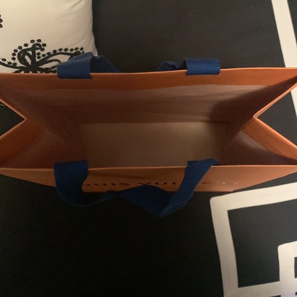 Tall Louis Vuitton shopping bag - Picture 3 of 3